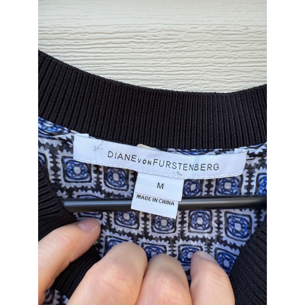 Diane Von Furstenberg Silk Geometric Short Sleeve Top Blue Print Women’s Medium - Picture 5 of 9